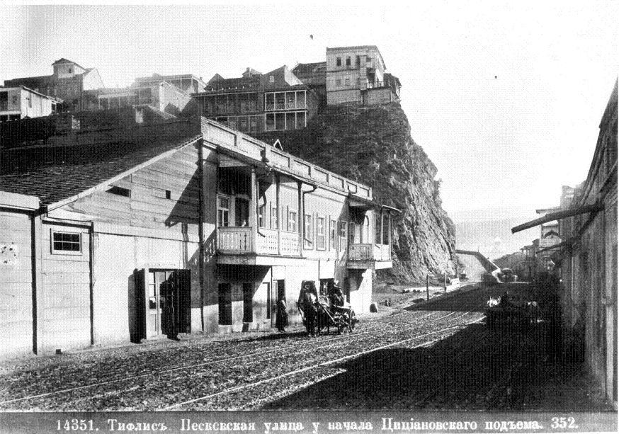 პესკების ქუჩა და ციციანოვის აღმართის დასაწყისი